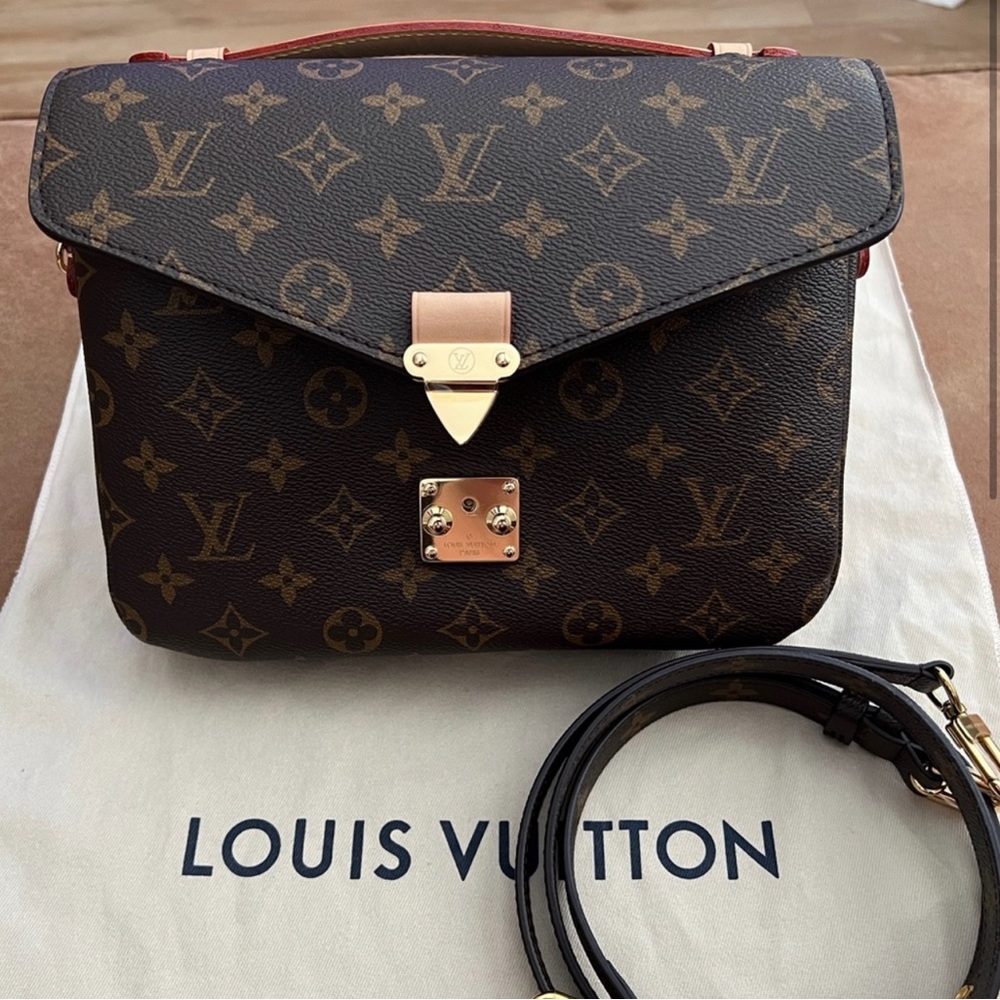 🤎🤎 Authentic Louis Vuitton Pochette Metis Monogram